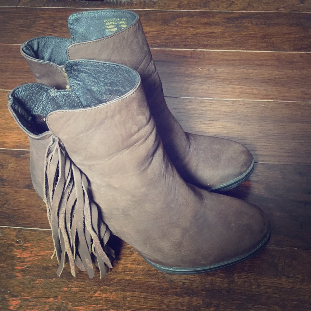Steve Madden; Fringe Booties; Brown; Leather